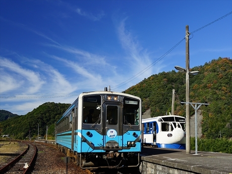 四万十川　列車_R.jpg